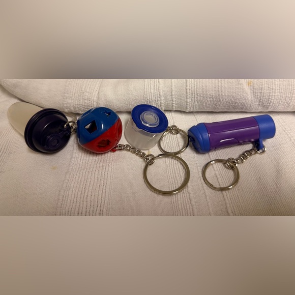 Tupperware Keychains (4) vintage - Picture 5 of 5